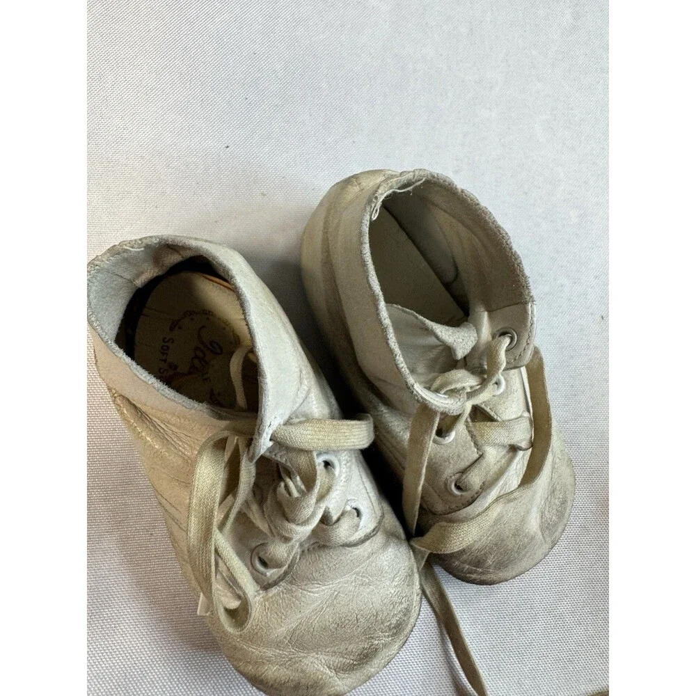 Vintage Mrs Day's Ideal Sears Honeysuckle White Leather Baby Shoes with box